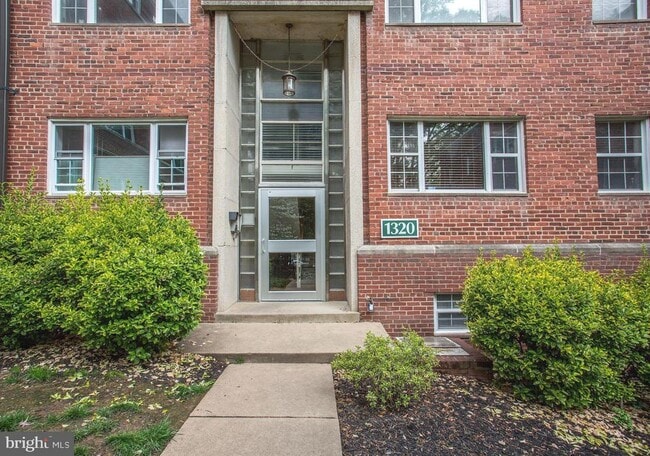 Building Photo - 1320 Fort Myer Dr Unit 825