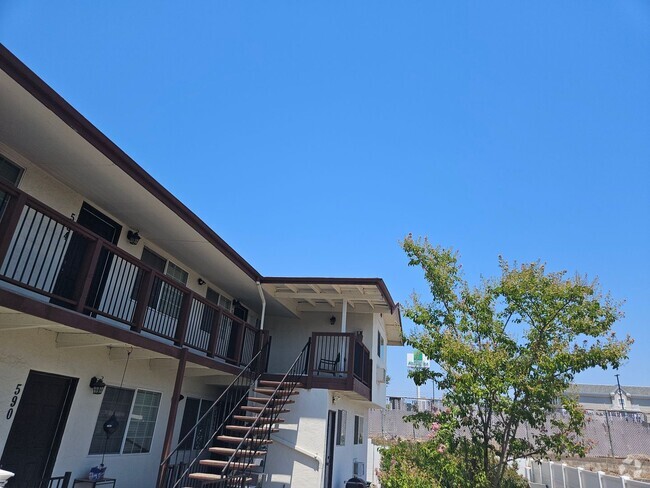 Building Photo - 590-596 Iris Drive Unit 596 Rental