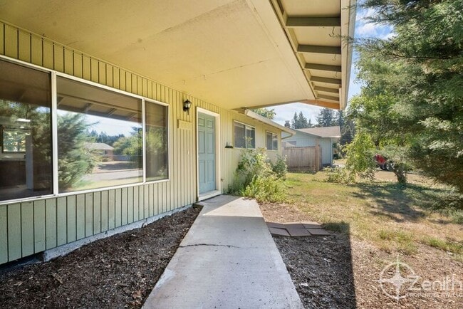 Photo - 805 NE 122nd Ave
