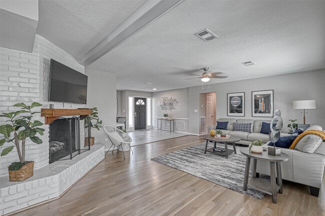 Photo - 1310 Antigua Ln