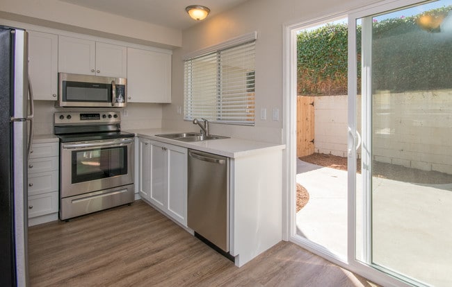 Leucadia Surf Townhouses