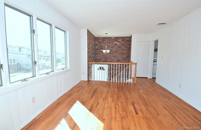 Photo - 855 Surf St