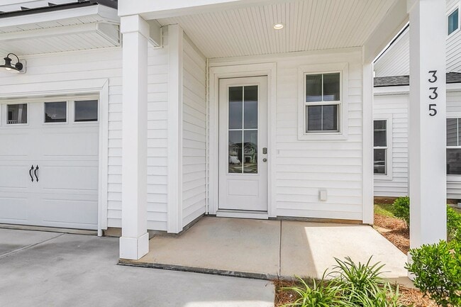 Photo - 335 Chapman Cir