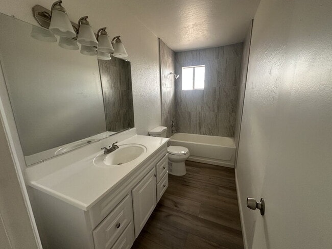 Photo - 5431 N Lakeshore Dr