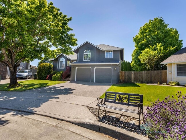Photo - Stunning 3 bedroom 2.5 bathroom Home!