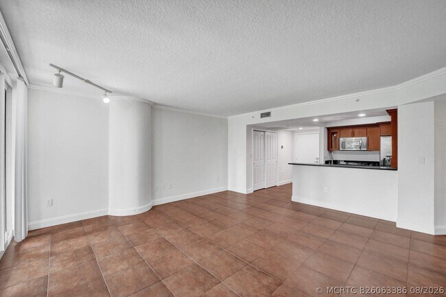 401 SW 4th Ave Unit 203