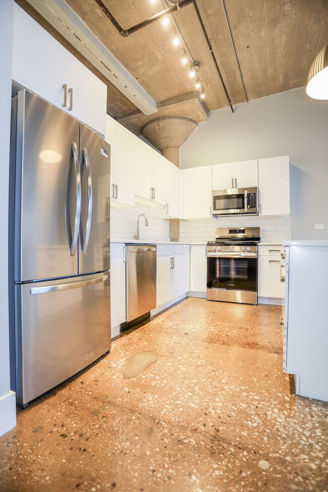 Photo - 4050 N Hermitage Ave Unidad #208