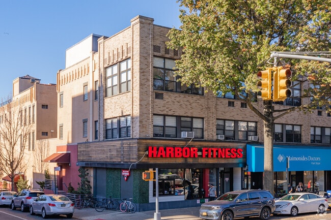 Building Photo - 205 15th St