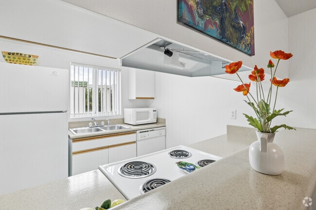2BR, 2BA - 1,100SF - Kitchen