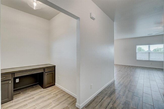 Photo - 528 NW 175th St