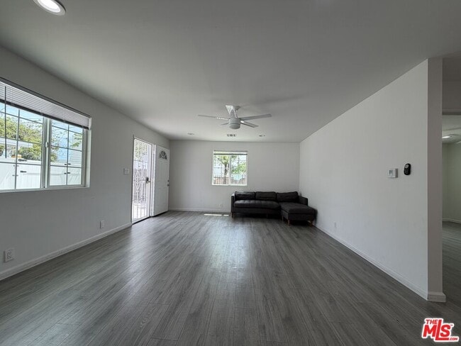 Photo - 18601 Hiawatha St