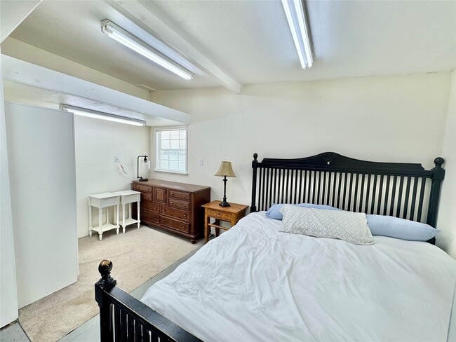 Photo - 6104 Heards Ln