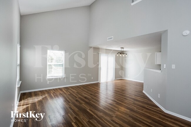 Photo - 2235 Collins Way