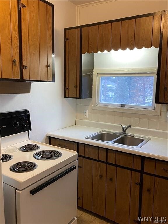 Photo - 2461 Bowen Rd