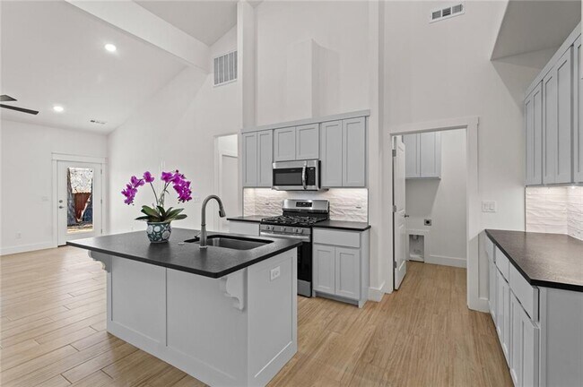 Photo - 700 Sun Meadows Loop