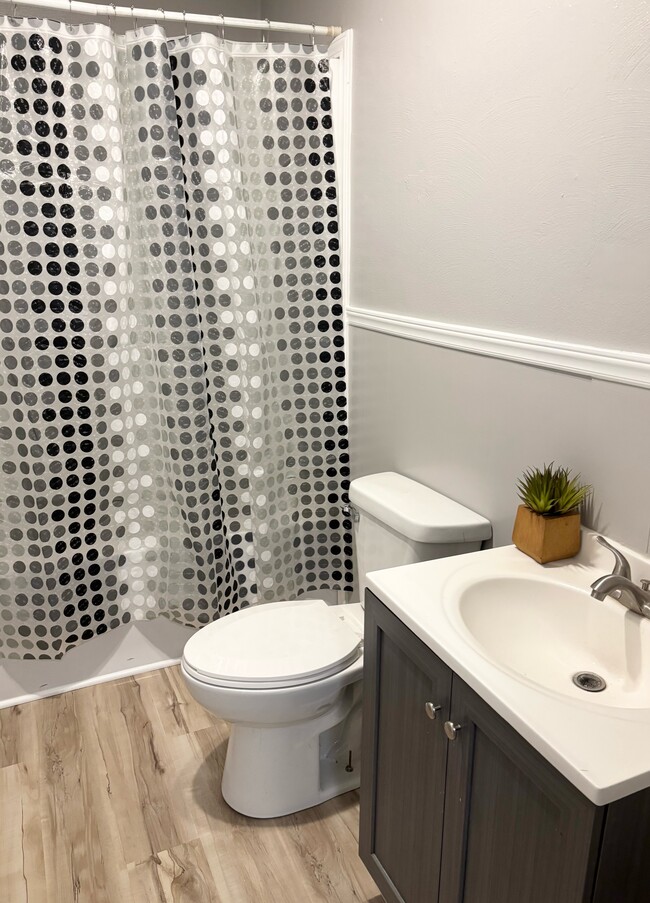 Building Photo - Birchwood Dr