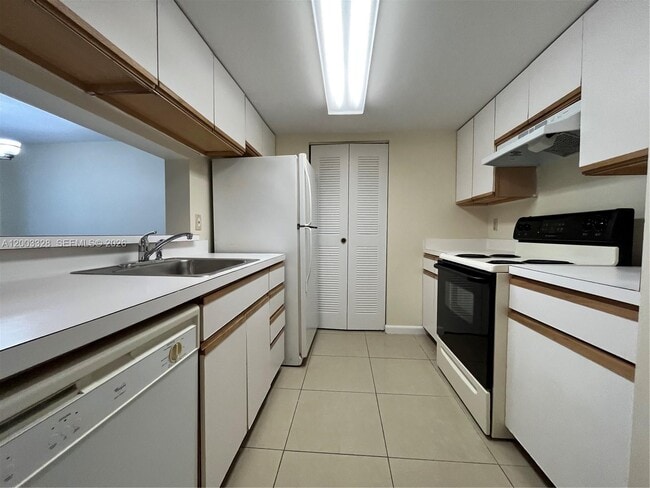 Building Photo - 9833 Westview Dr Unit 824