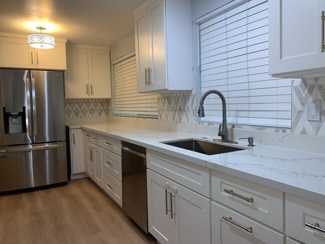 Photo - Spacious 3 Bed 2.5 bath Kent Split-Level home