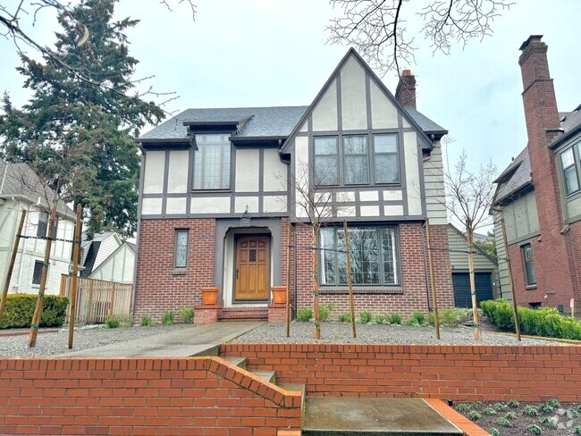 Building Photo - Alameda Neighborhood Pristine Tudor Home, ...