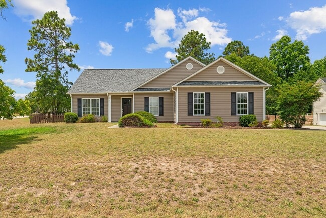 Building Photo - 3 Bed 2 Bath Convenient to Fayetteville an... Rental