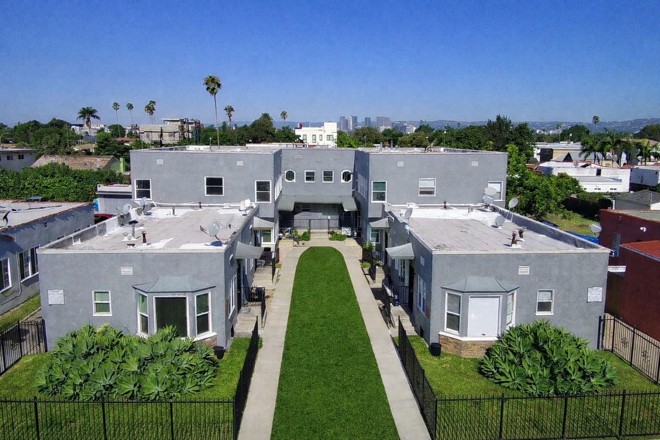 1933 Carmona Ave - 1933 Carmona Ave