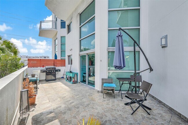 7728 Collins Ave