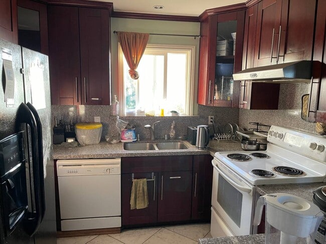 Kitchen - 166 Waverly Street Unit Northeast Room
