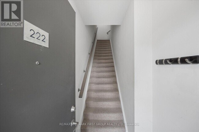 Photo - 1460 Whites Rd N