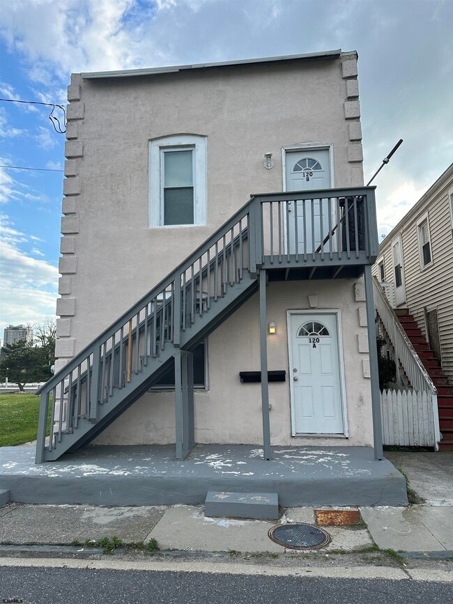 Photo - 120 N Congress Ave