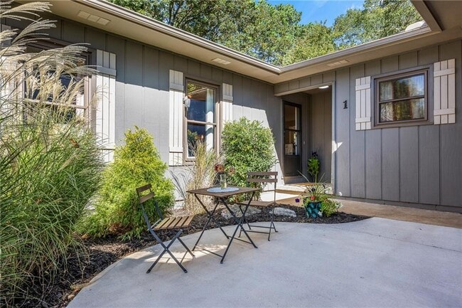 Photo - 1 Penzance Dr