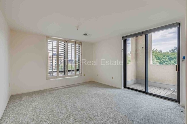 Photo - 180 Cook St