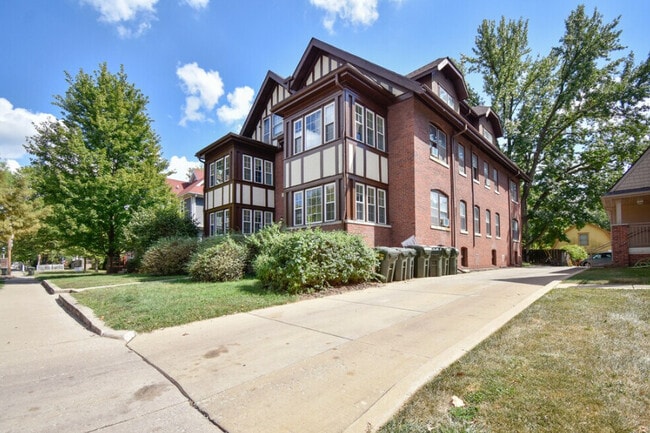 Building Photo - 603 W Green St