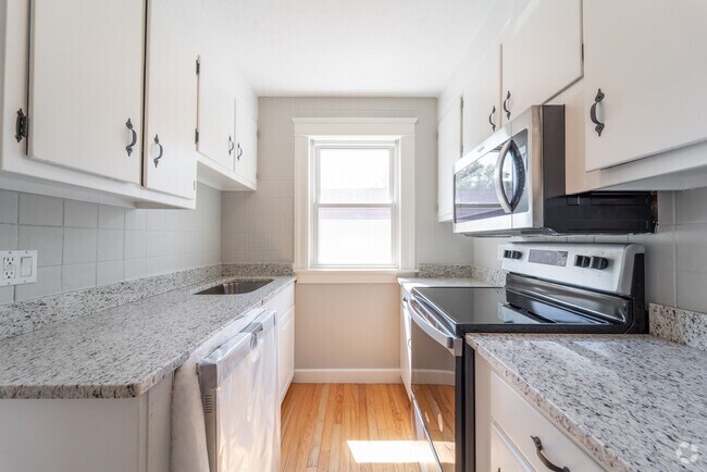 Building Photo - 377 Shrewsbury St Rental