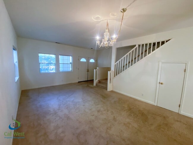 Photo - 855 Jackson St