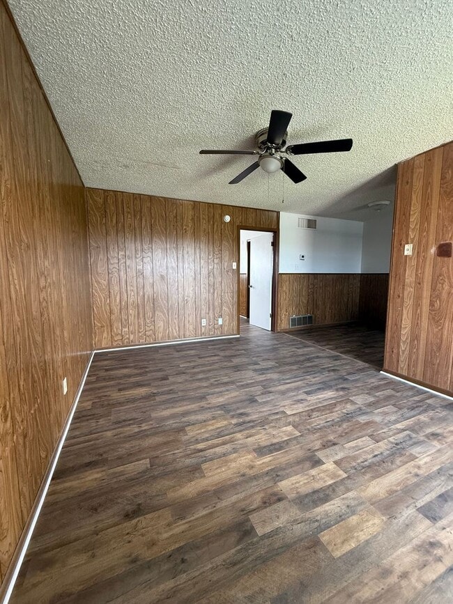 Building Photo - Bundrant Apartments Unit 20