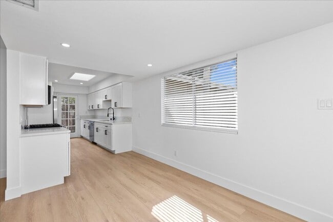 Photo - 6910 Eberhart St