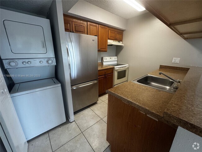 Building Photo - 5686 Rock Island Rd Unit 137 Rental