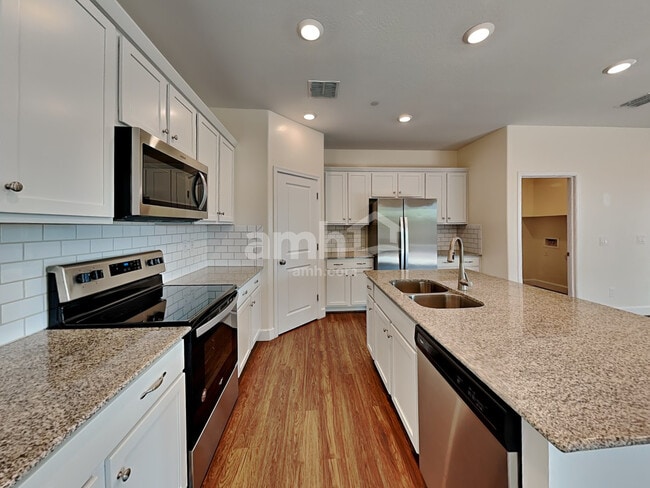 Photo - 5915 W Larkspur Dr