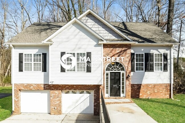 Building Photo - 4 Bedroom Pet-Friendly Home in WINSTON SAL...