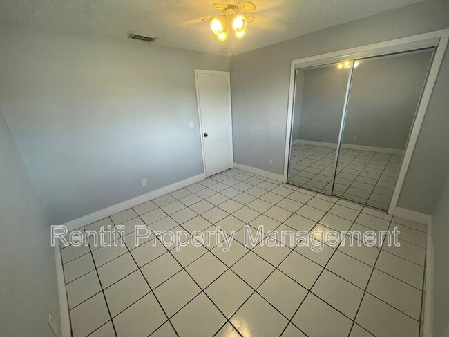 Photo - 717 SE 9th St Unit B