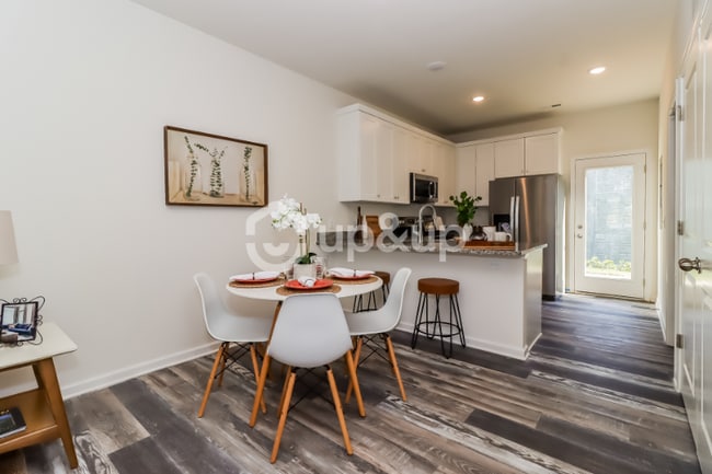 Photo - 929 Ranchero St