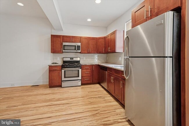 448 Roxborough Ave