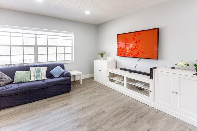 Photo - 2424 NE 9th St Unit 312