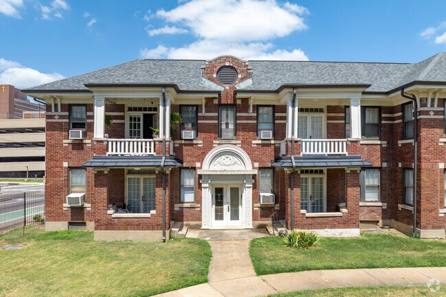 The Broadmoor Apartments