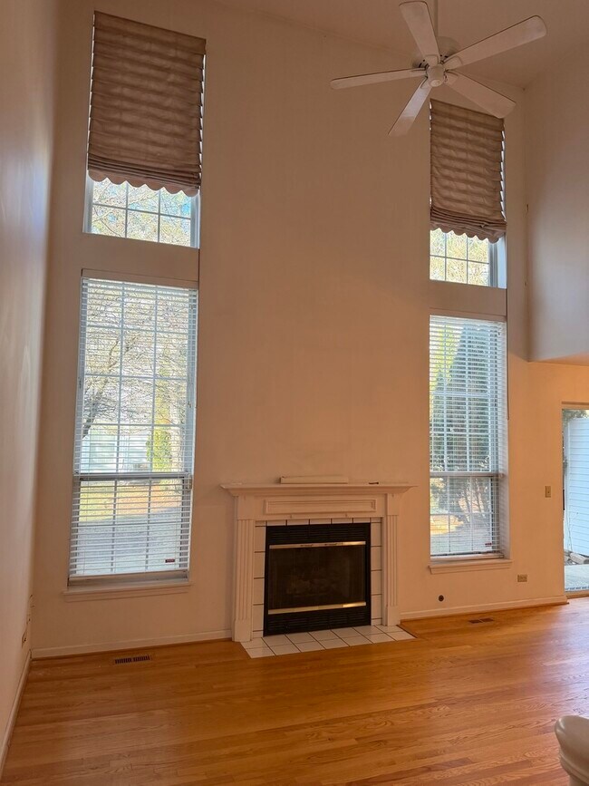 Photo - 114 Woodbury Ln