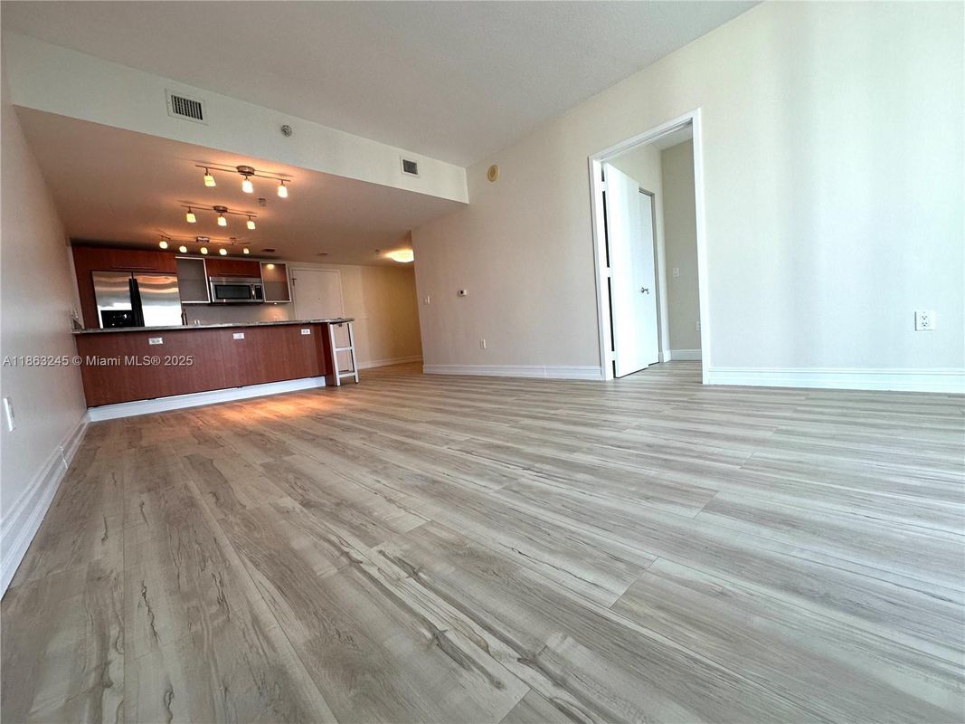 Photo - 185 SW 7th St