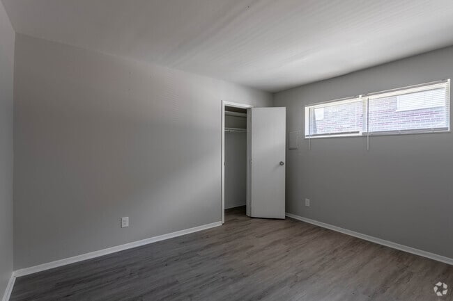 2 Br, 1 Ba - 650 SF