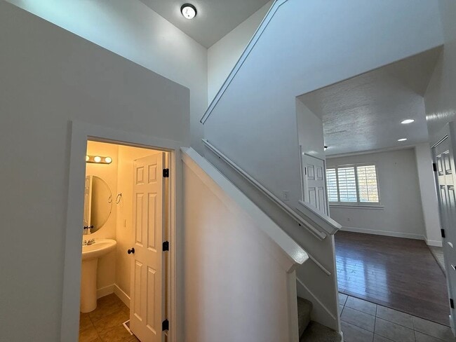 Photo - Beautiful Home in quiet Cul de sac