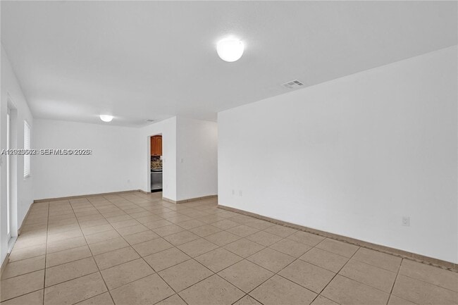 Photo - 2747 SW 17th St Unidad 0