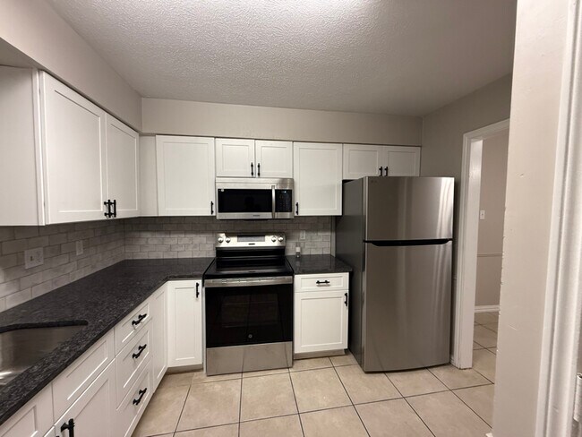 Photo - 2018 Auburn Dr